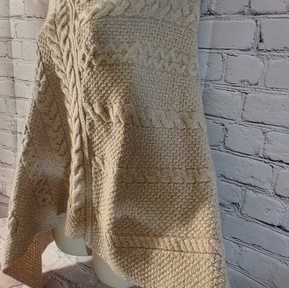 Inis Crafts Merino Wool Cable Knit Tan Poncho Shawl - Picture 6 of 14